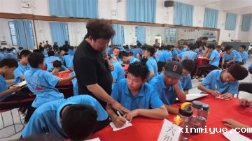 养育孩子似闯“迷雾阵”，拆解情绪炸弹，做智慧领航者！